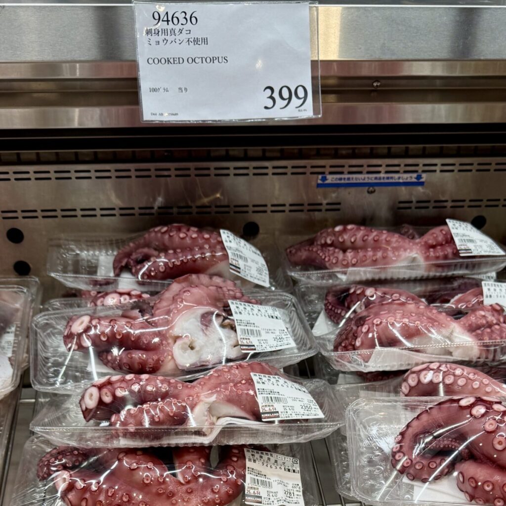 タコがコストコ店内に陳列されている画像
