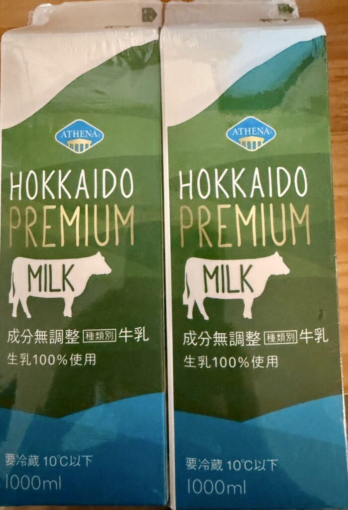 コストコのHOKKAIDO PREMIUM MILKのパッケージを撮った画像