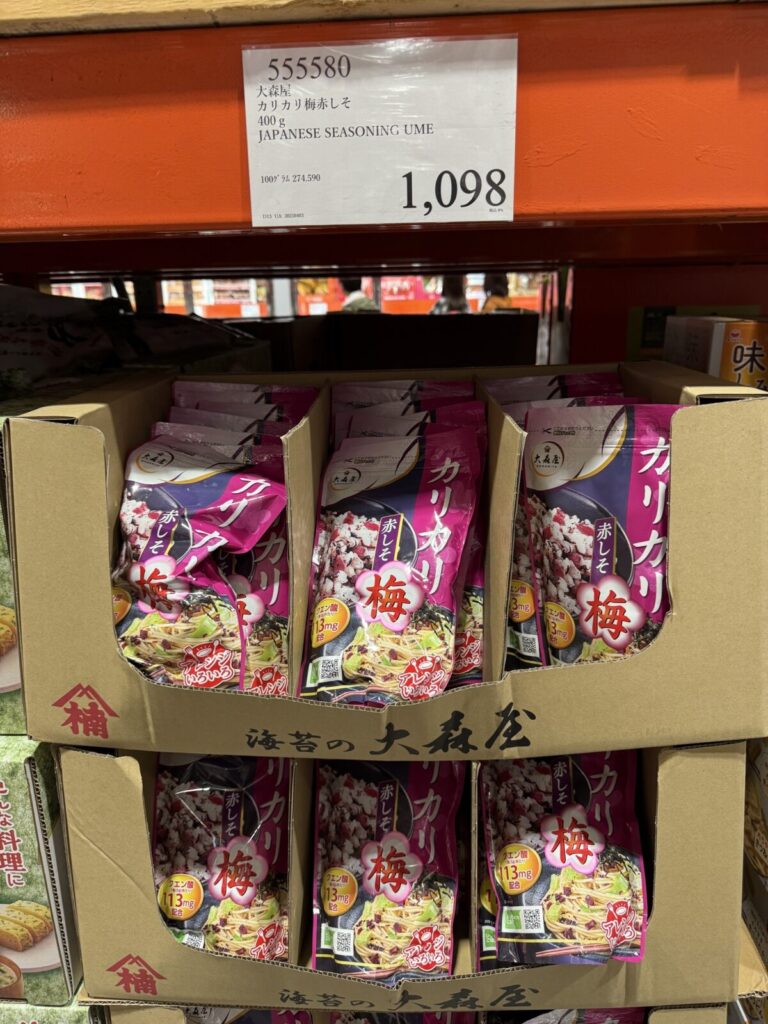 大森屋のカリカリ梅赤しそがコストコ店内に陳列されている画像