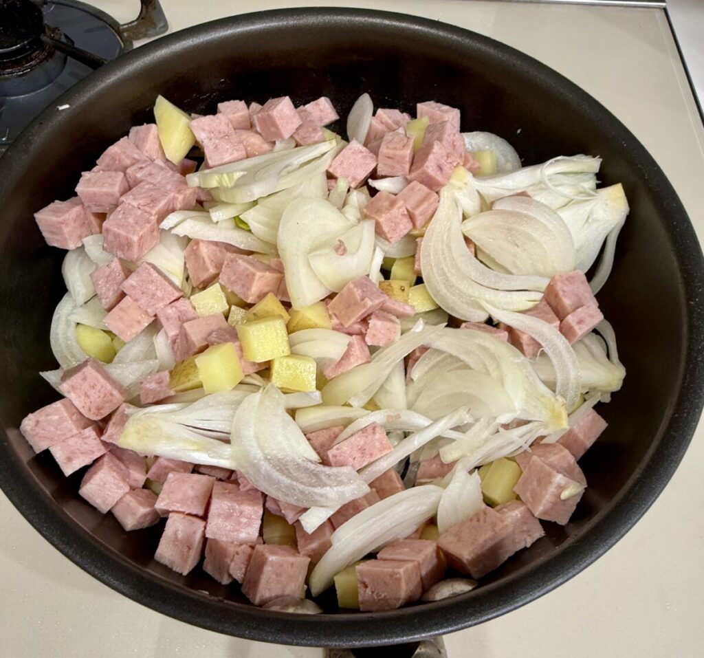 スパニッシュオムレツを作っているところを撮った画像