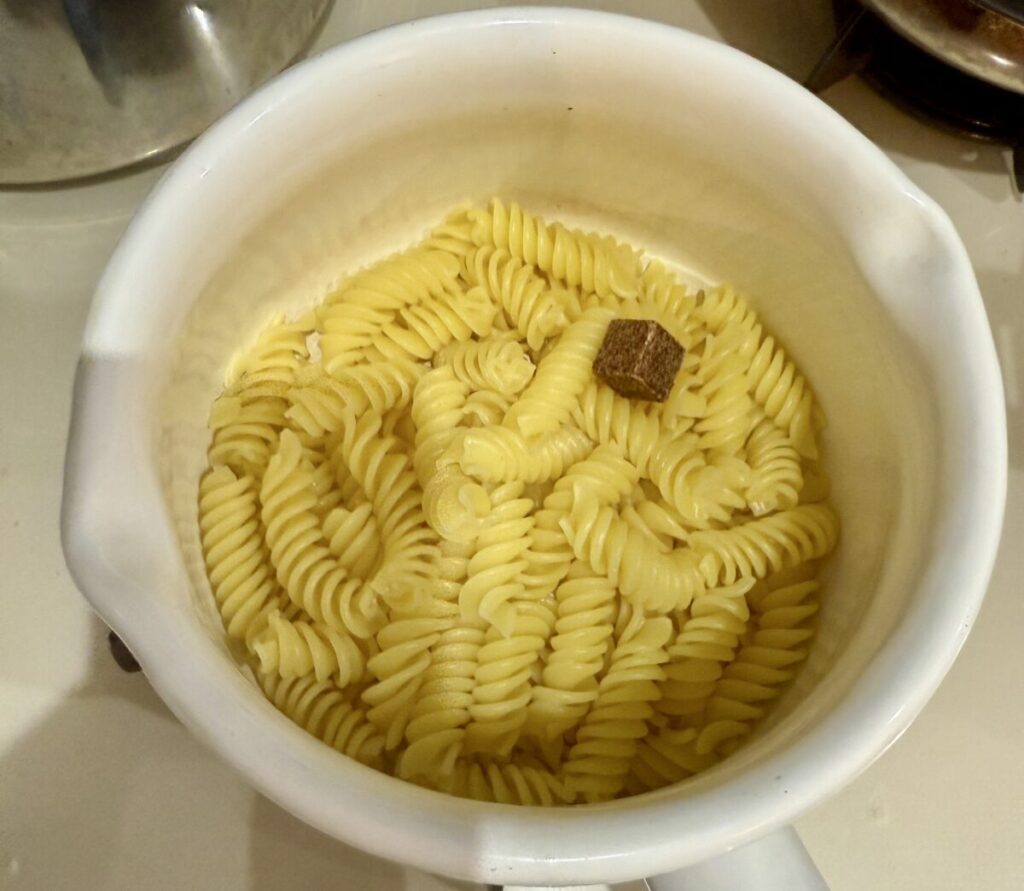 マギーブイヨンをパスタをゆでるときに使った画像