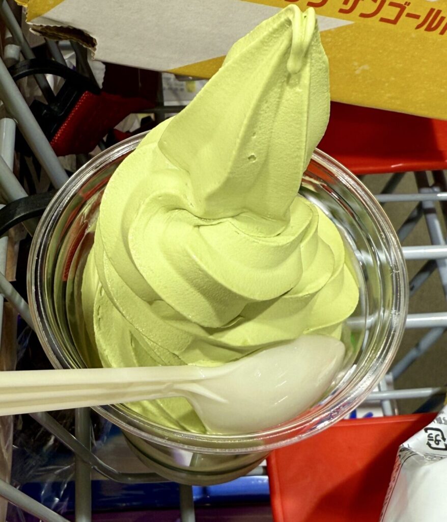 コストコの抹茶ソフトクリームを撮った画像