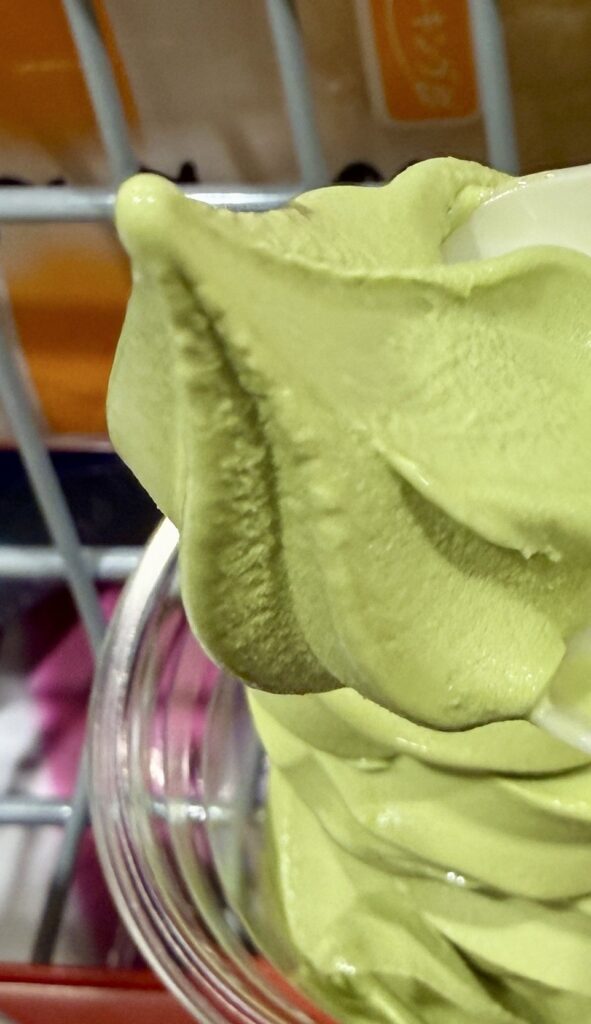 コストコの抹茶ソフトクリームをアップにした画像