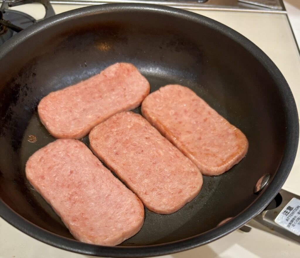 スパムレスソルトをスライスして焼いたところを撮った画像