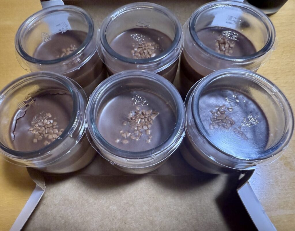 ベルギーチョコレートムースを開封したところを撮った画像