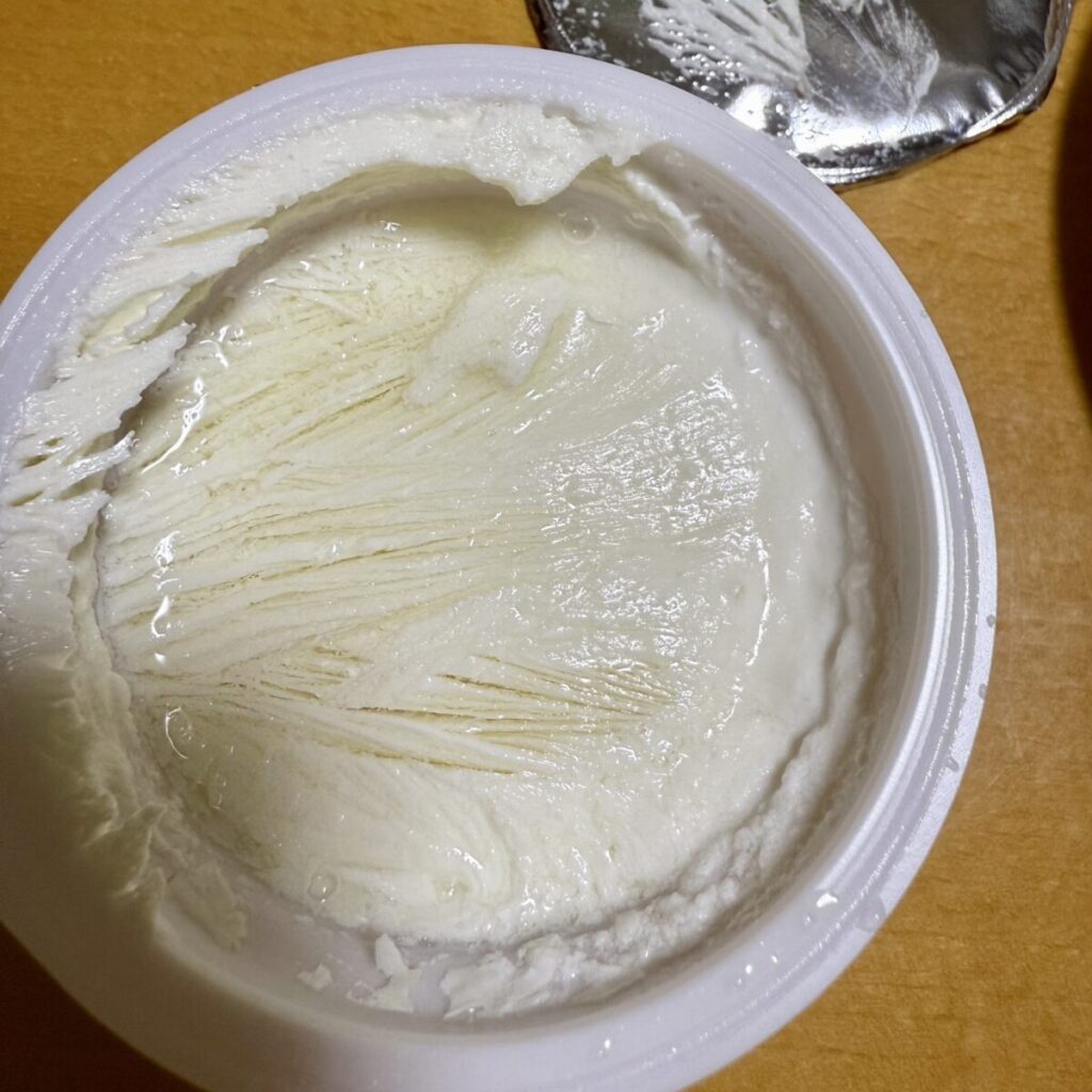 オイコスストロベリーが凍ったところを撮った画像