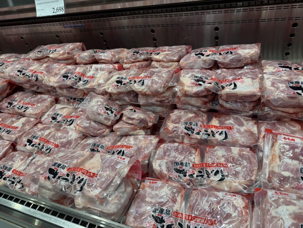 さくらどりもも肉がコストコ店内に陳列されている画像