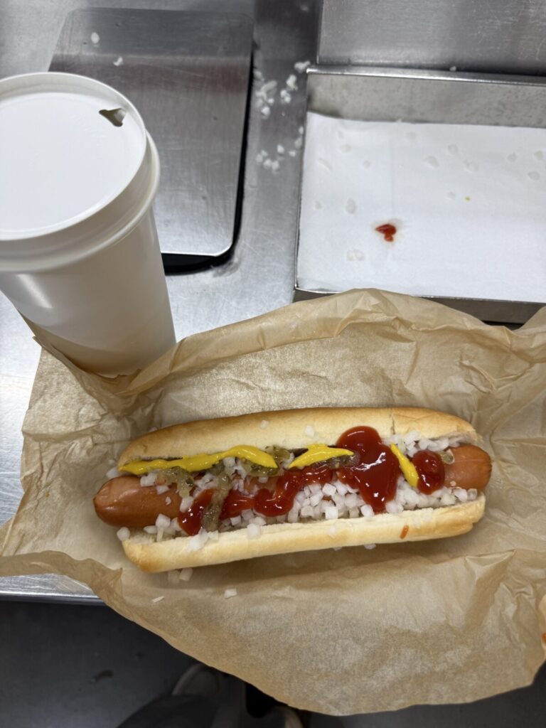 ホットドッグを上面から撮った画像