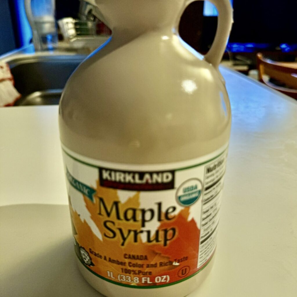 コストコのメープルシロップの前面を撮った画像