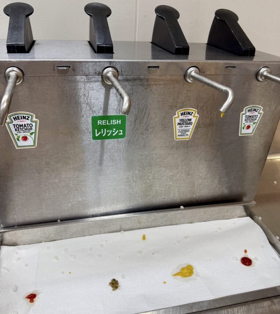 コストコのホットドッグにかけるソースの画像