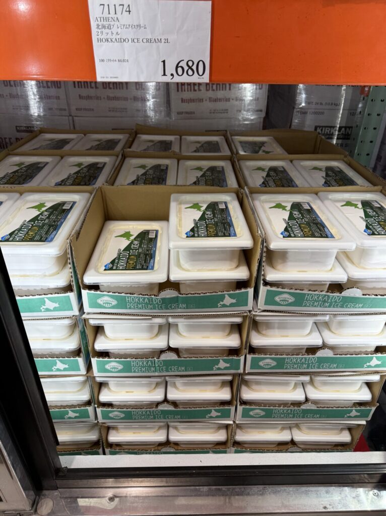 北海道プレミアムアイスがコストコ店内に陳列されている画像