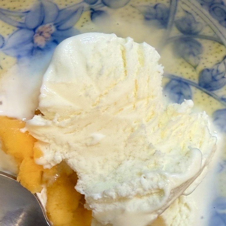 オレンジソルベと北海道プレミアムアイスを一緒に食べたときの画像