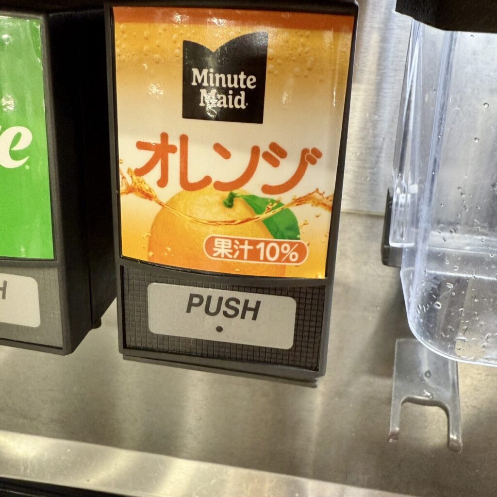 コストコのフードコートの氷を出す機械を撮った画像