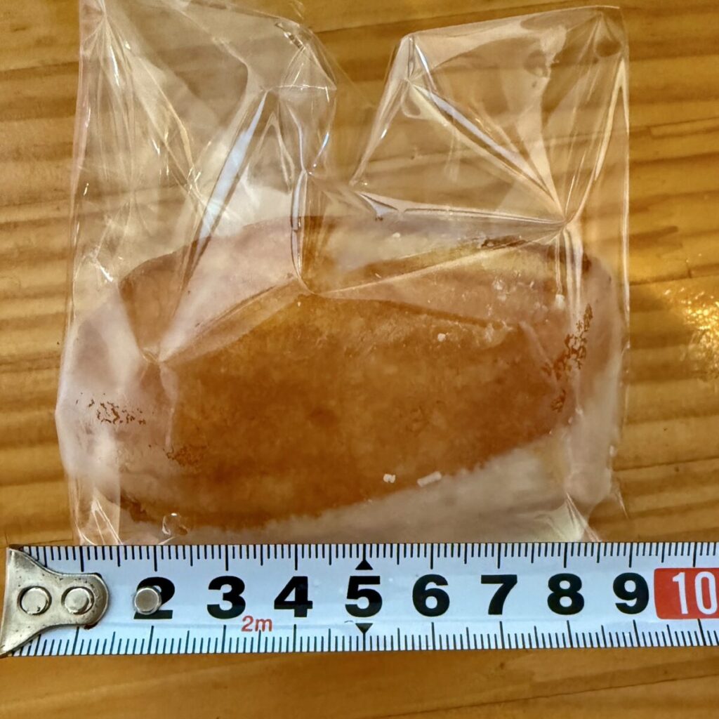 コストコのレモンマドレーヌの大きさを測っとたときの画像