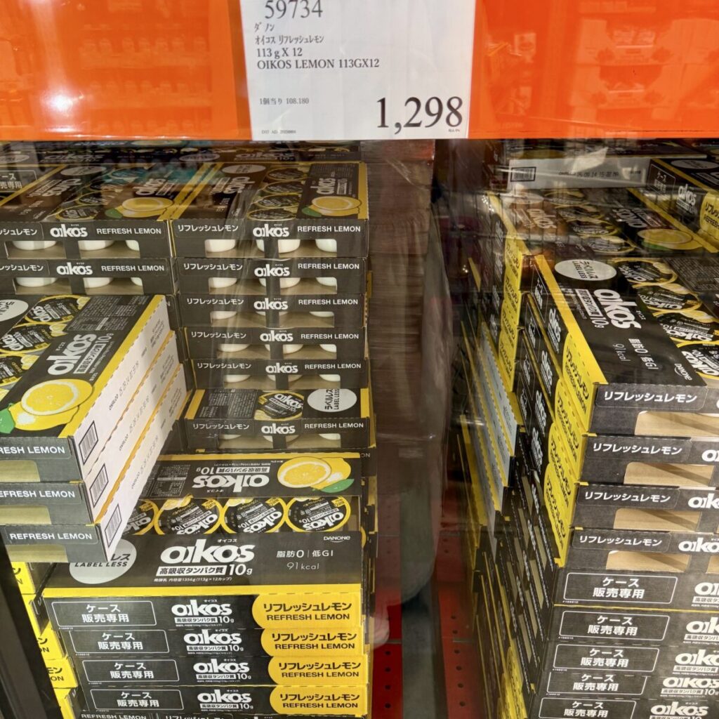 オイコスリフレッシュレモンがコストコ店内に陳列されている画像