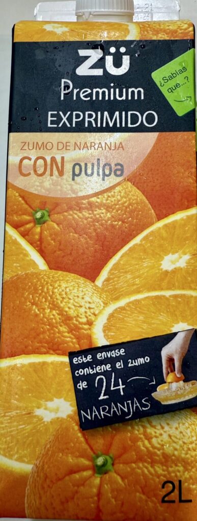 ZUオレンジジュースのパッケージ前面を撮った画像