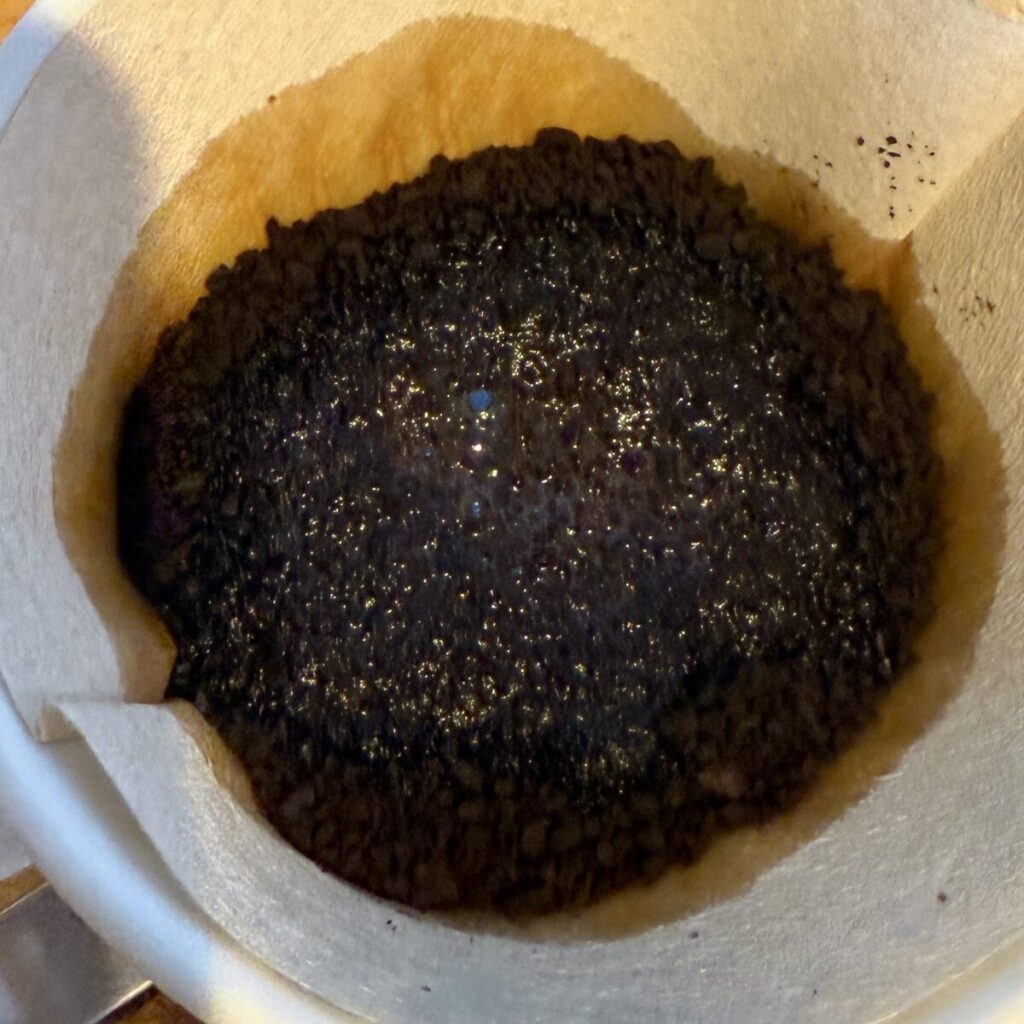 コーヒーを淹れているところを撮った画像
