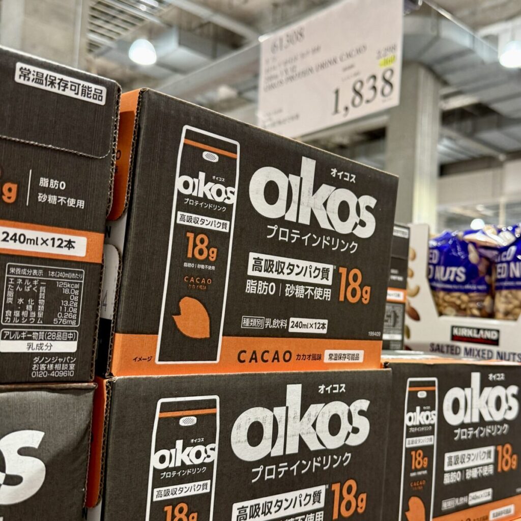 オイコスドリンクがコストコ店内に陳列されている画像