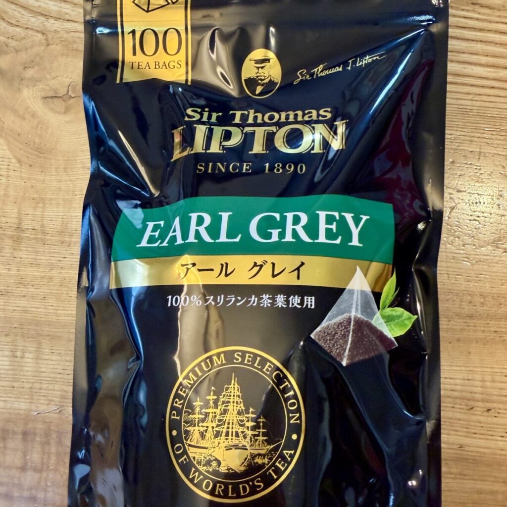 コストコで購入したサートーマスリプトンアールグレイのパッケージ前面を撮った画像