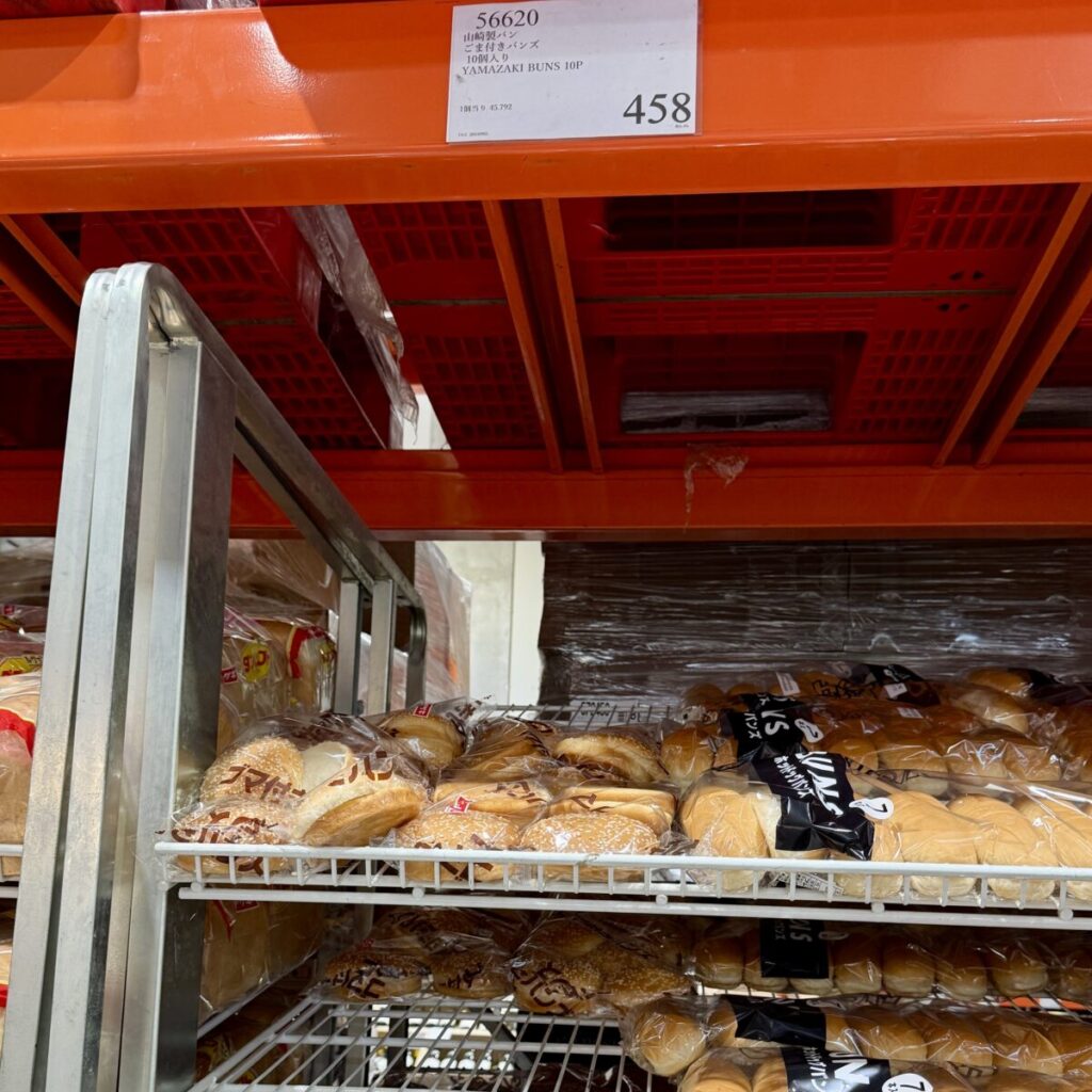 ごま付きバンズがコストコ店内に陳列されている画像