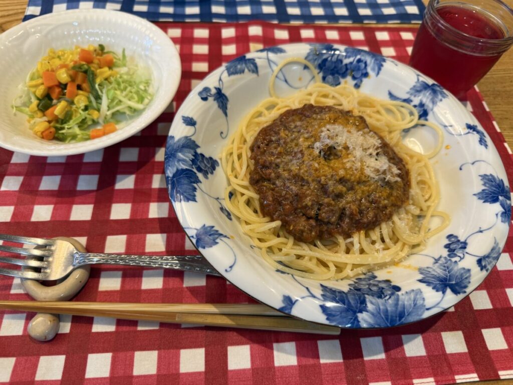 美酢を食事と一緒にいただいている画像