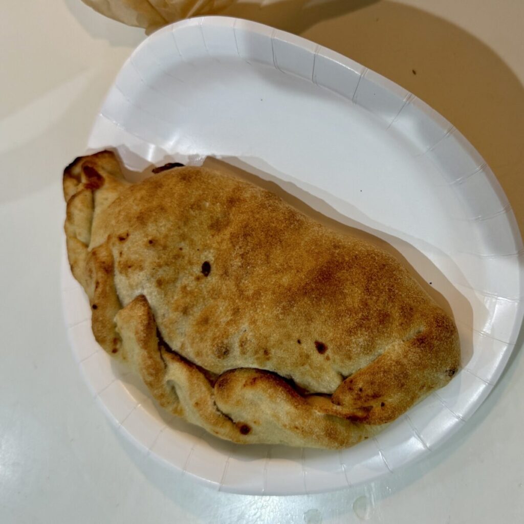 コストコのイタリアンソーセージカルッツォーネを上から撮った画像