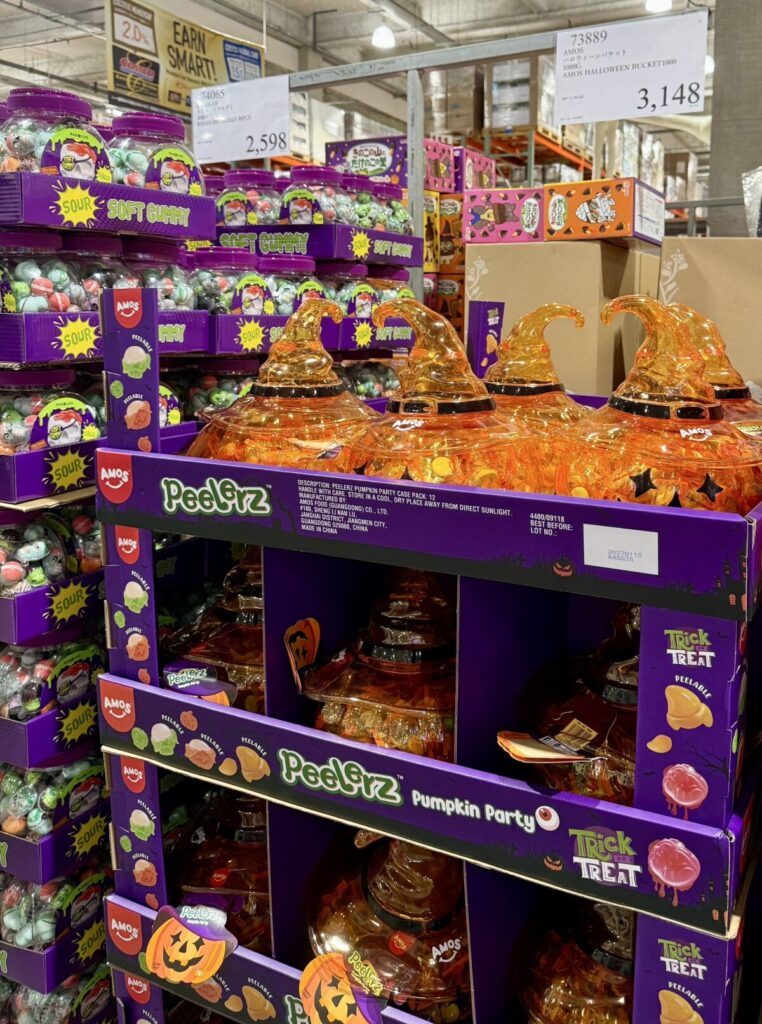 コストコ店内でハロウィン菓子を撮った画像