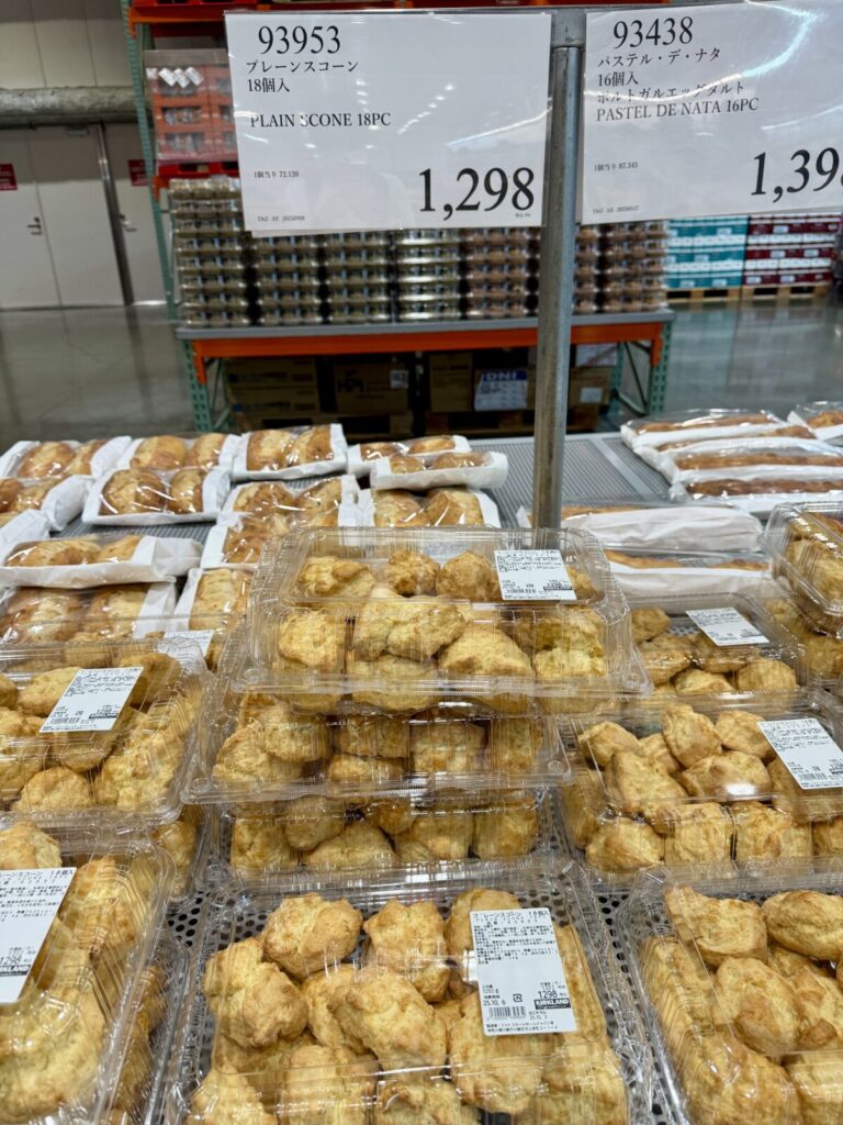 プレーンスコーンがコストコ店内に陳列されている画像