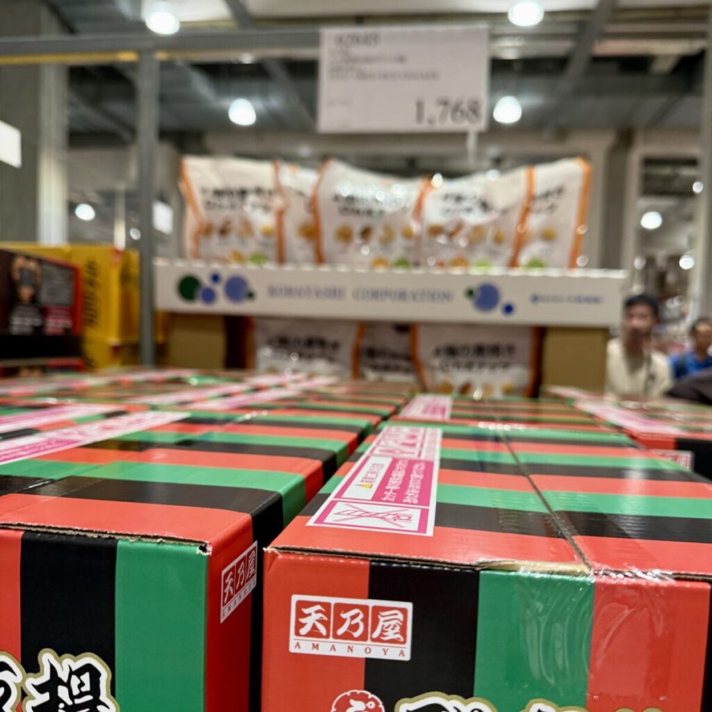 ぷち歌舞伎揚げ アソート3種 60袋入がコストコ店内に陳列されている画像