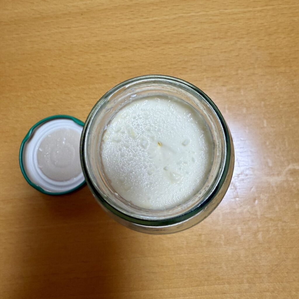 デボンクリームのクロテッドクリームのふたを開けたときの画像