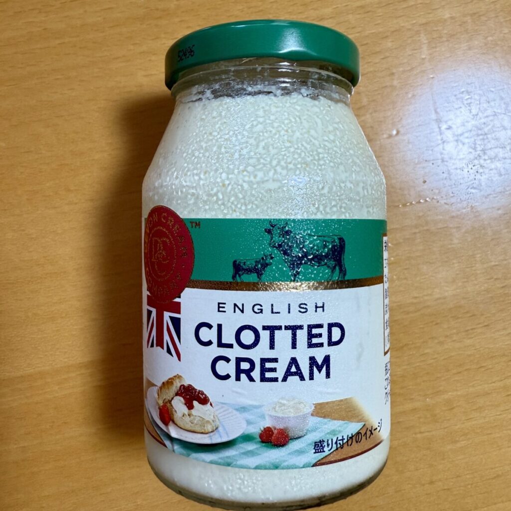 デボンクリームのクロテッドクリームのパッケージ前面を撮った画像