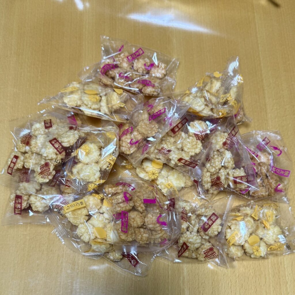 ぷち歌舞伎揚げ アソート3種 60袋入を開封したところを撮った画像