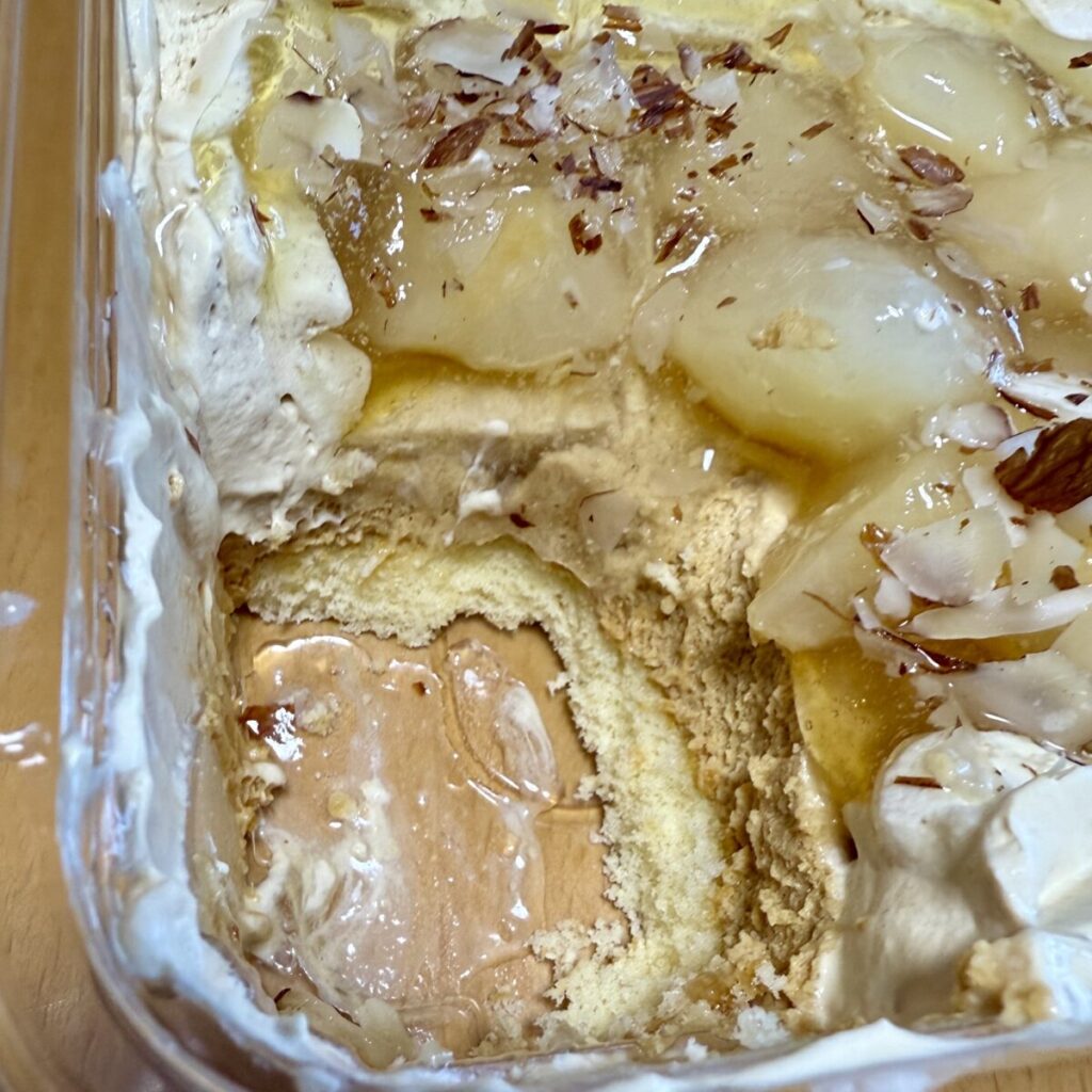 キャラメル＆洋梨のスコップケーキの断面図を撮った画像