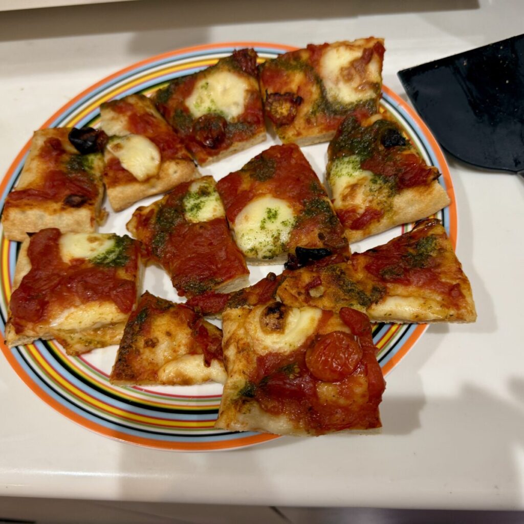 マルゲリータを皿に盛り付けた画像