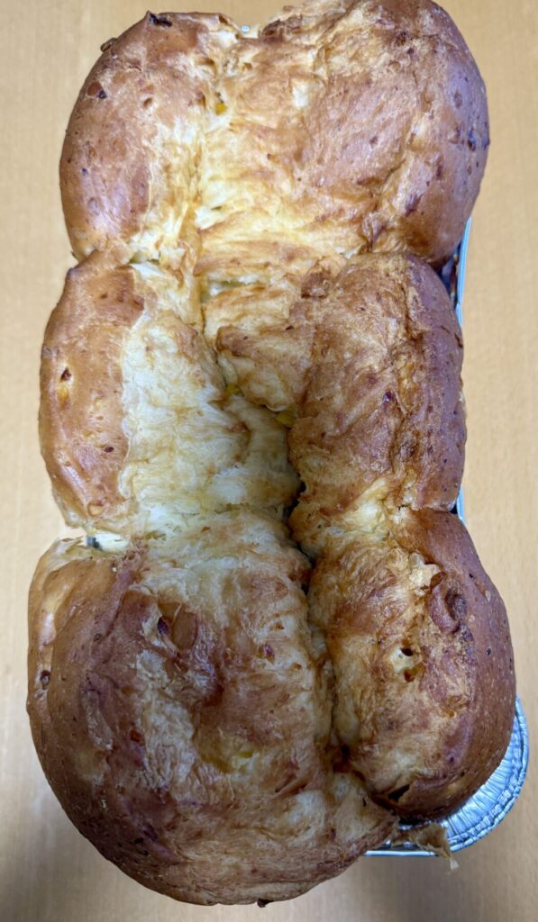 コーンブレッドローフを開封したところを撮った画像