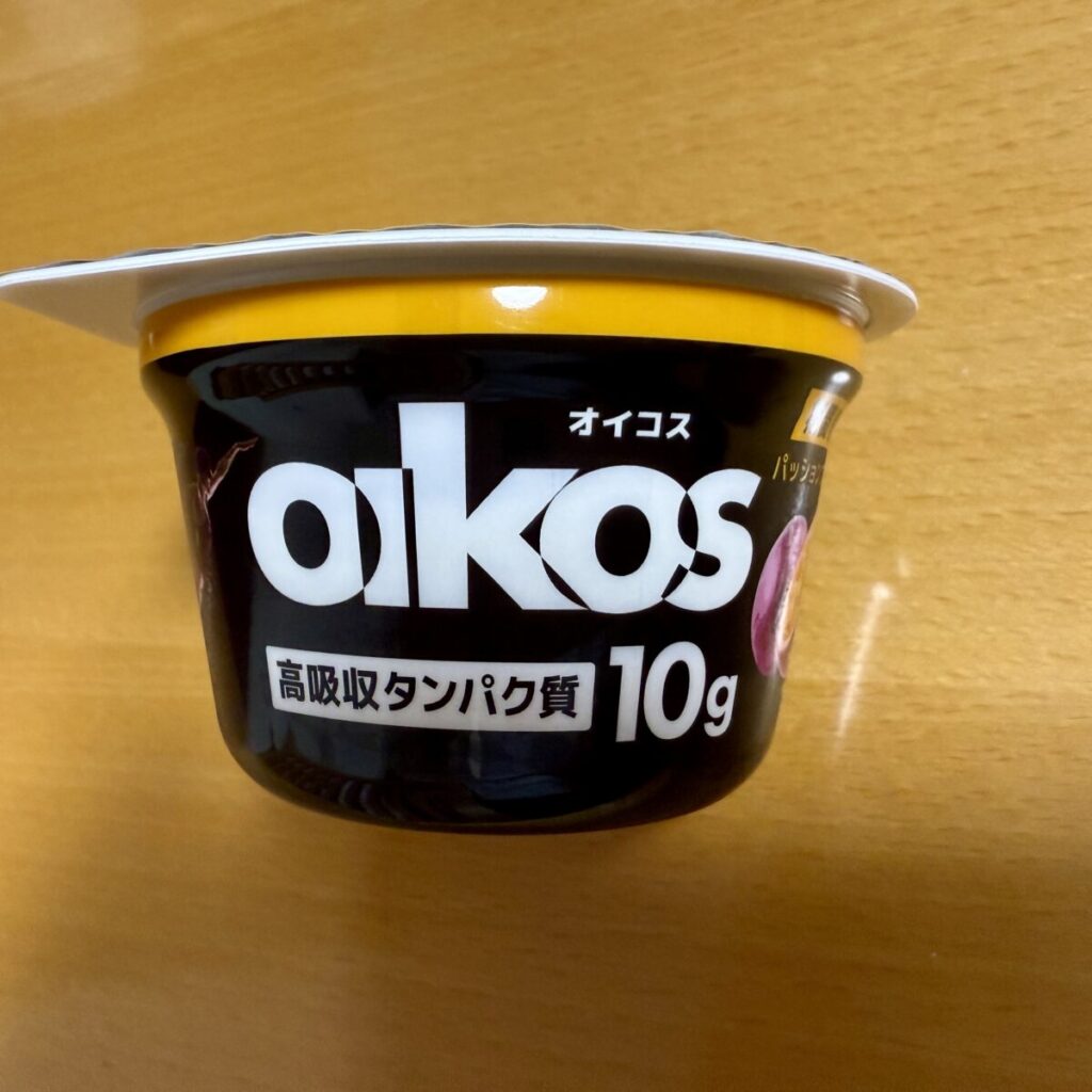 オイコスパッションフルーツの側面のロゴを撮った画像