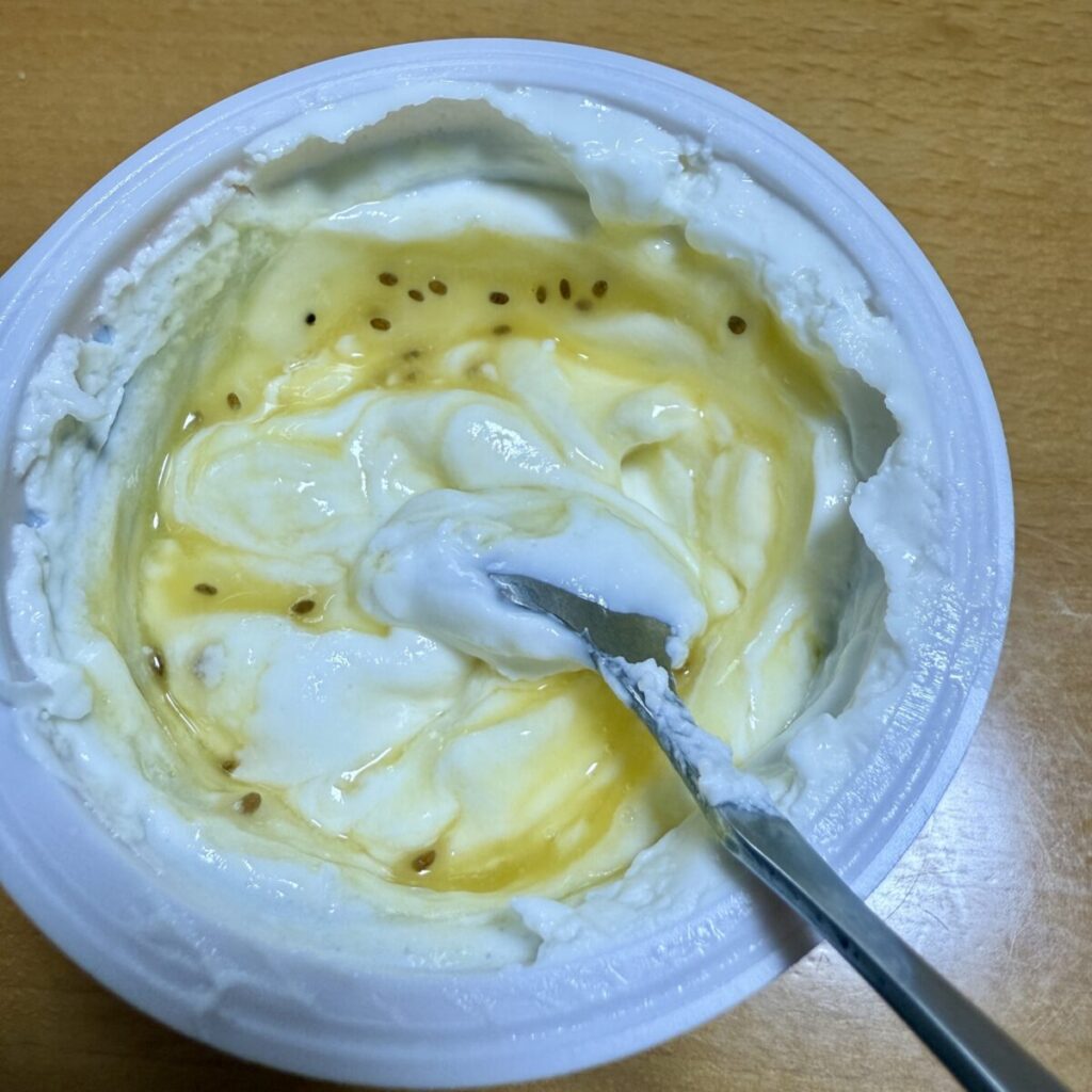 オイコスパッションフルーツが2層になっていることを示す画像