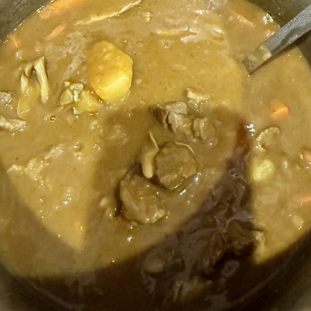 アメリカ産チルドプライムビーフ肩ロースかたまりでカレーを作っているところを撮った画像