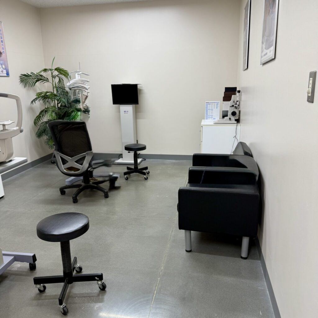 コストコ店内の視力を測る装置を撮った画像