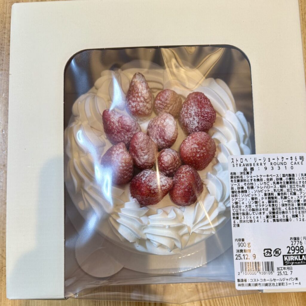 コストコのストロベリーショートケーキをパッケージ上面から撮った画像