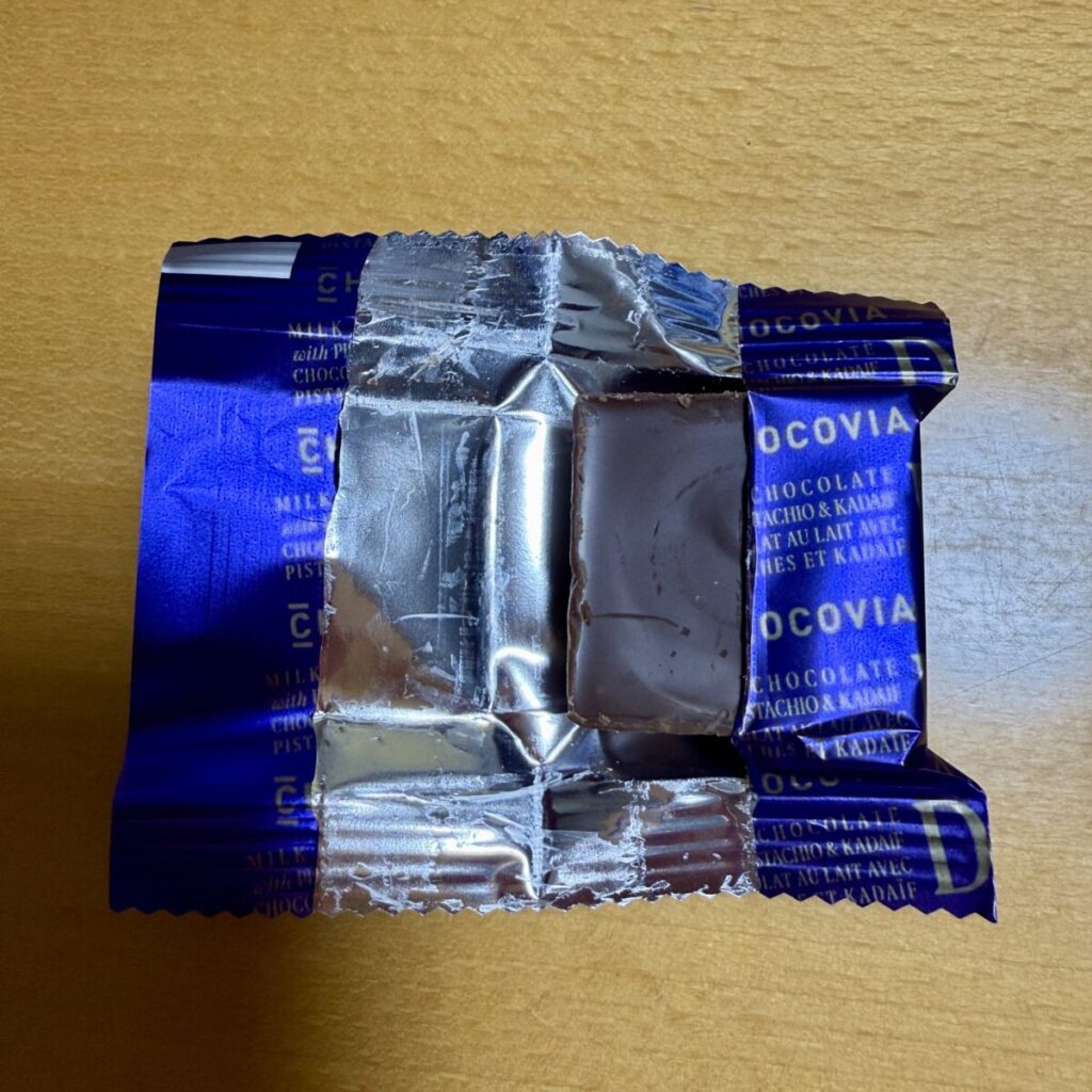 CHOCOVIA ドバイ ピスタチオ チョコ 450gの1個を開封したところを撮った画像