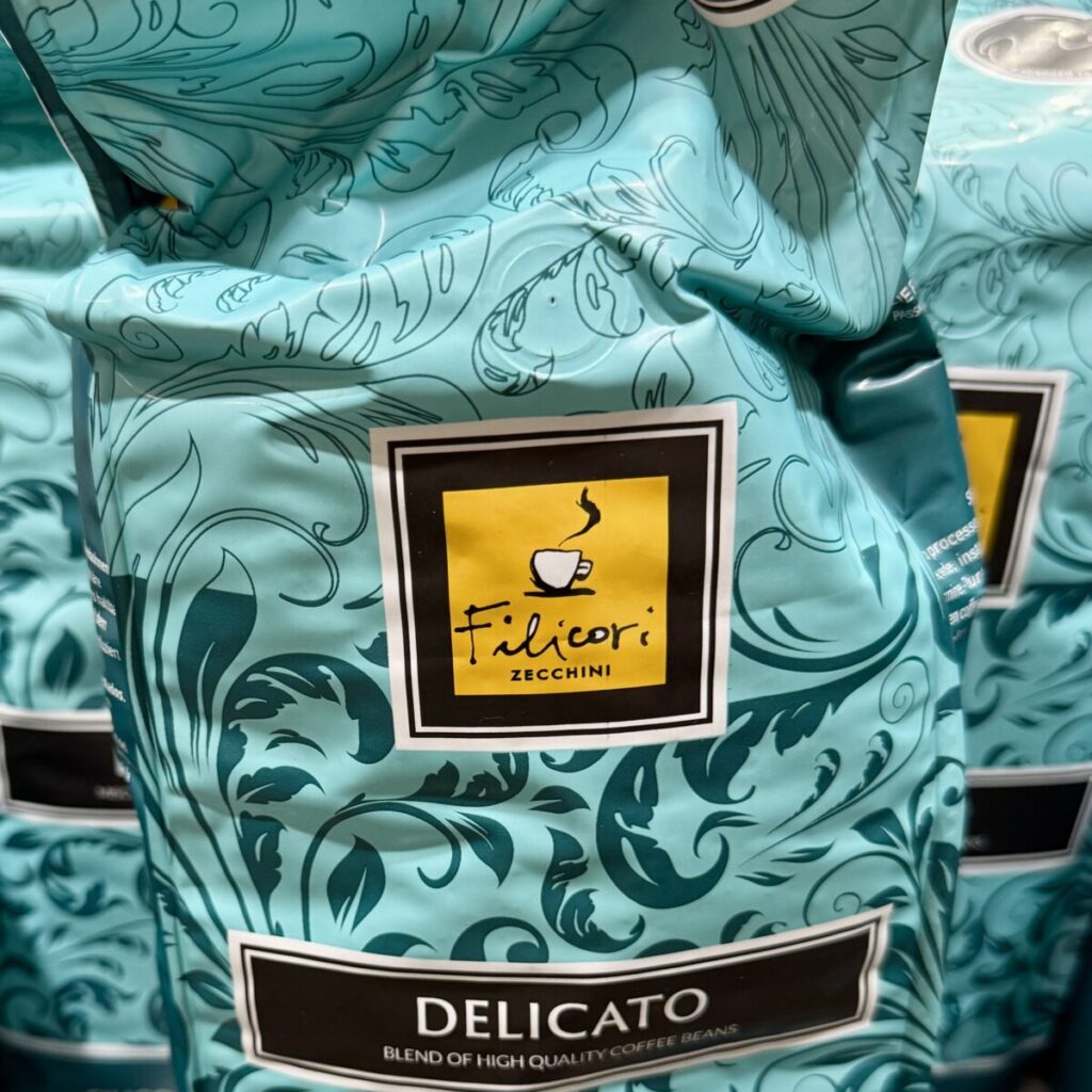 フィリコーリ・ゼッキーニ・コーヒー デリカートがコストコ店内に陳列されている画像