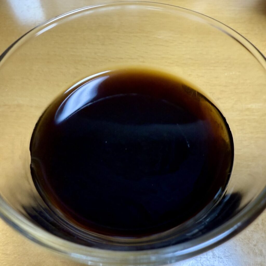  アラメダコールドブリューコーヒー 1L×2をコップに入れて撮った画像