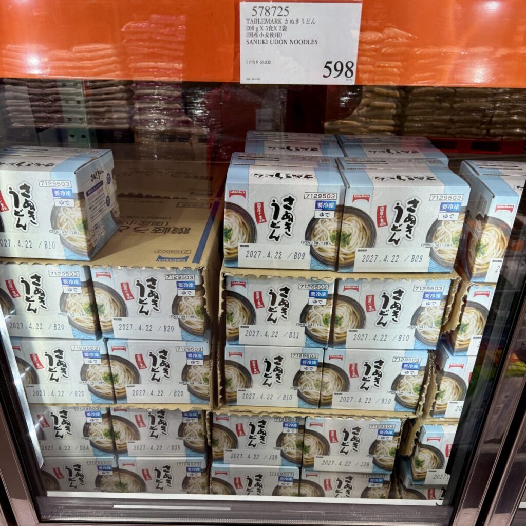 tablemark冷凍さぬきうどんがコストコ店内に陳列されている画像