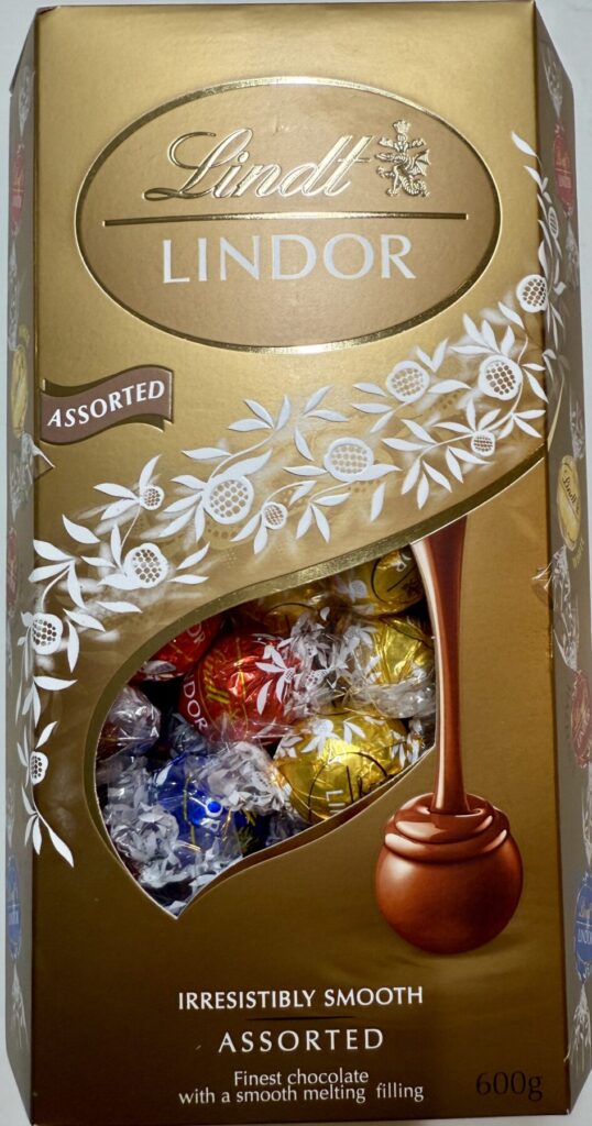 【コストコ】リンツ リンドール ゴールドアソート 600gのパッケージ前面から撮った画像