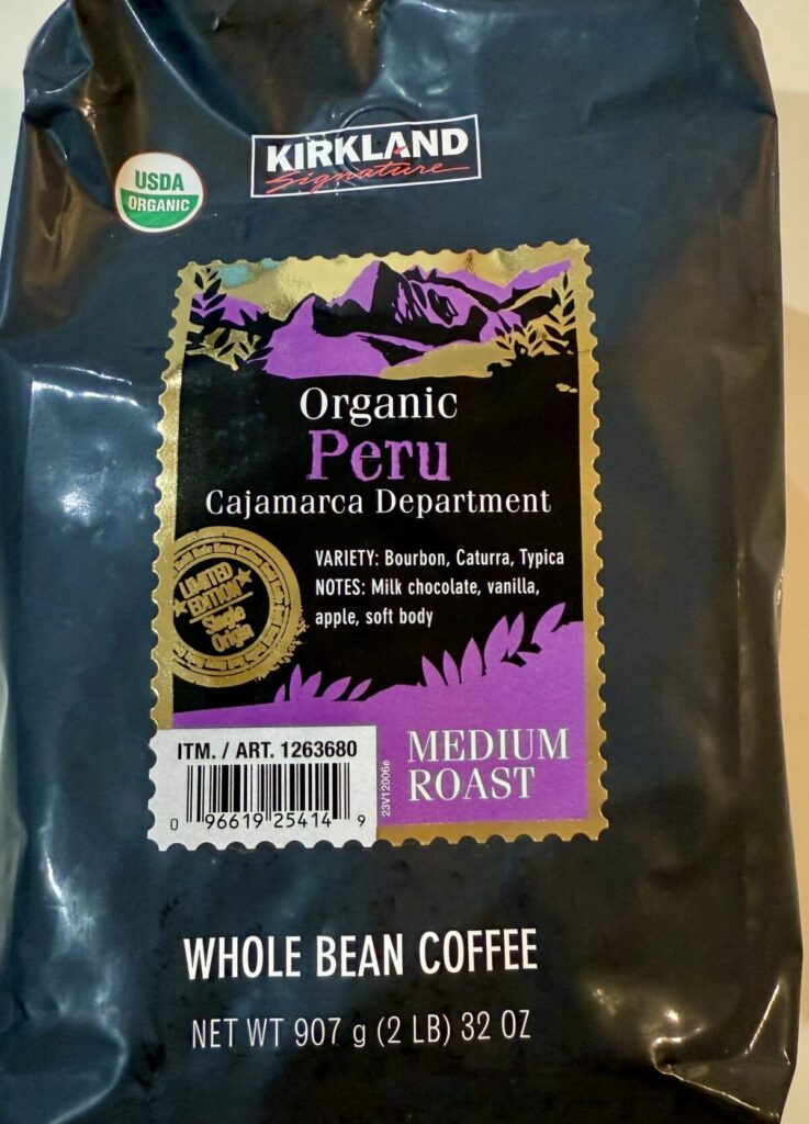 カークランドシグネチャー オーガニック ペルー ホールビーンコーヒー(豆)907gのパッケージ前面を撮った画像