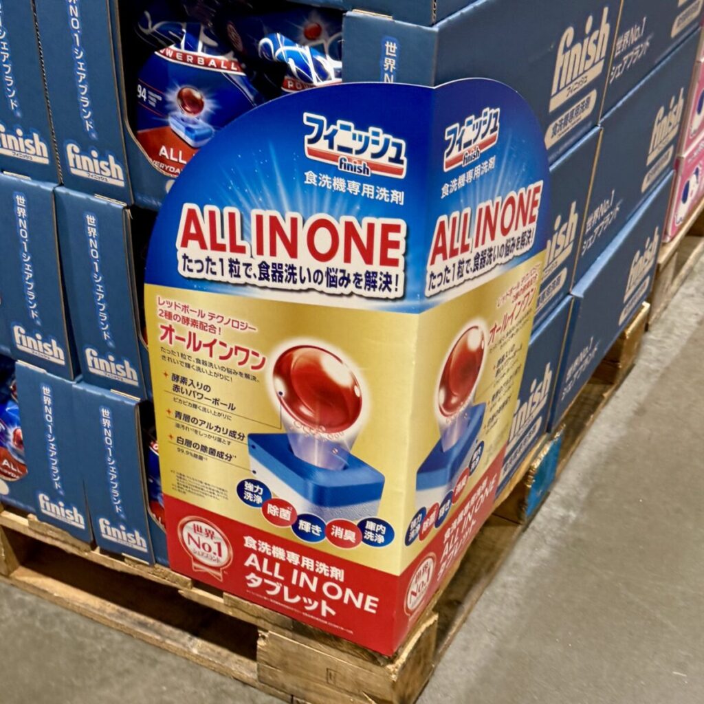 フィニッシュ オールインワンタブレット 94 個入りがコストコ店内に陳列されているパレットを撮った画像