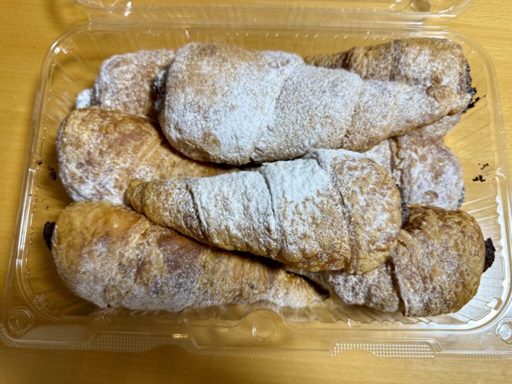 デニッシュチョココルネのパッケージ上面から撮った画像