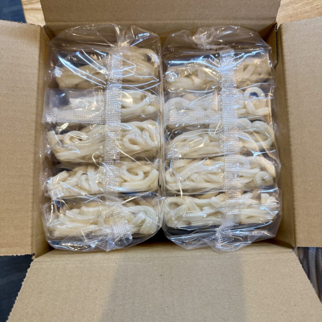 tablemark冷凍さぬきうどんのパッケージを開封したところを撮った画像