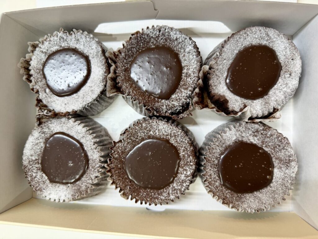 コストコのフォンダンショコラを開封したところを撮った画像